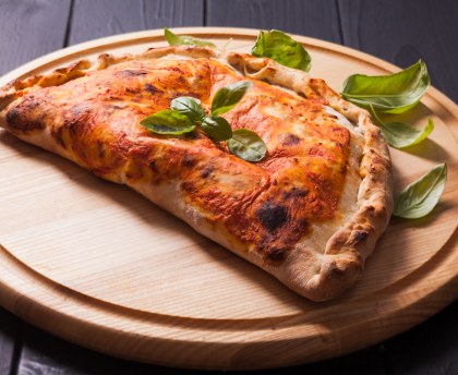 Calzone Soufle Sauce tomate Fromage Jambon Oeuf 